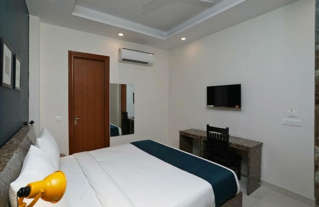 Hotel Galaxy Inn Γκουργκάον Εξωτερικό φωτογραφία