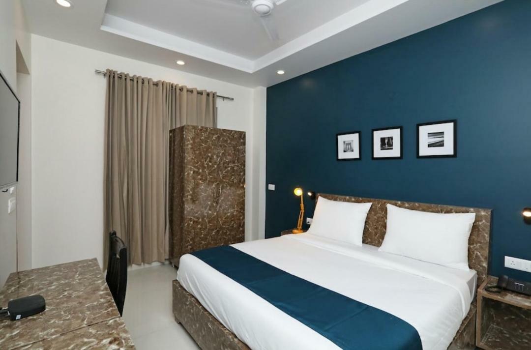 Hotel Galaxy Inn Γκουργκάον Εξωτερικό φωτογραφία