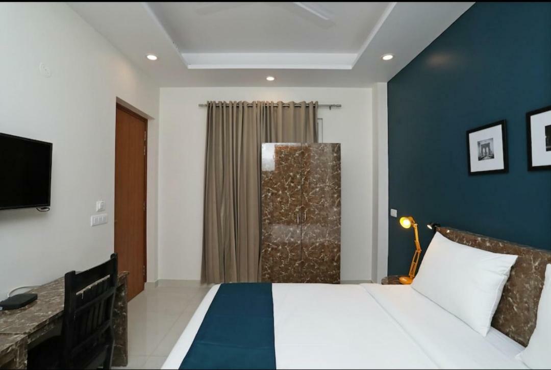 Hotel Galaxy Inn Γκουργκάον Εξωτερικό φωτογραφία