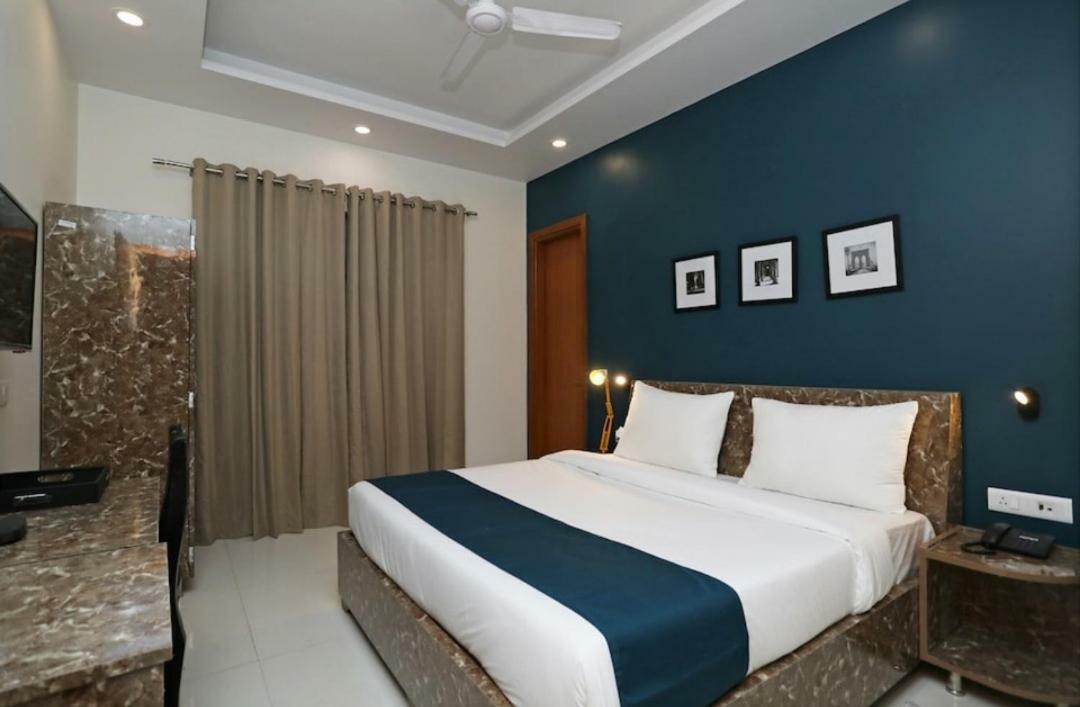 Hotel Galaxy Inn Γκουργκάον Εξωτερικό φωτογραφία