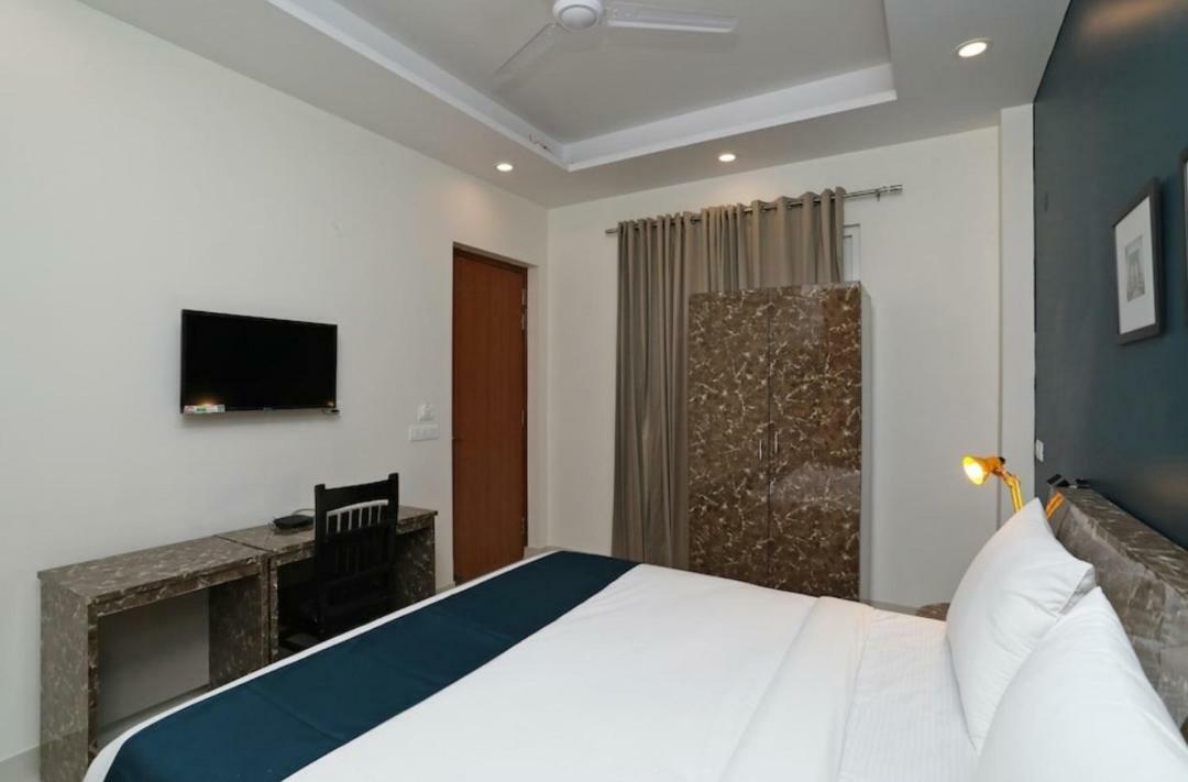 Hotel Galaxy Inn Γκουργκάον Εξωτερικό φωτογραφία